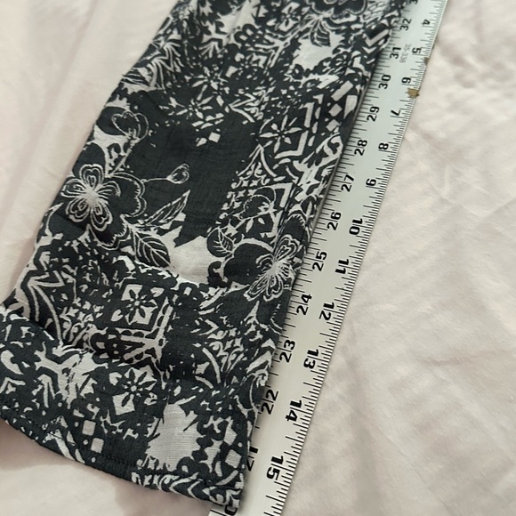 Ruby Rd. Monochrome Floral Tunic - Picture 12 of 12